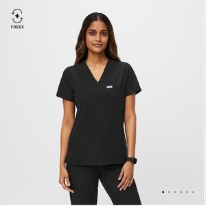 Figs scrub top in black, women’s M